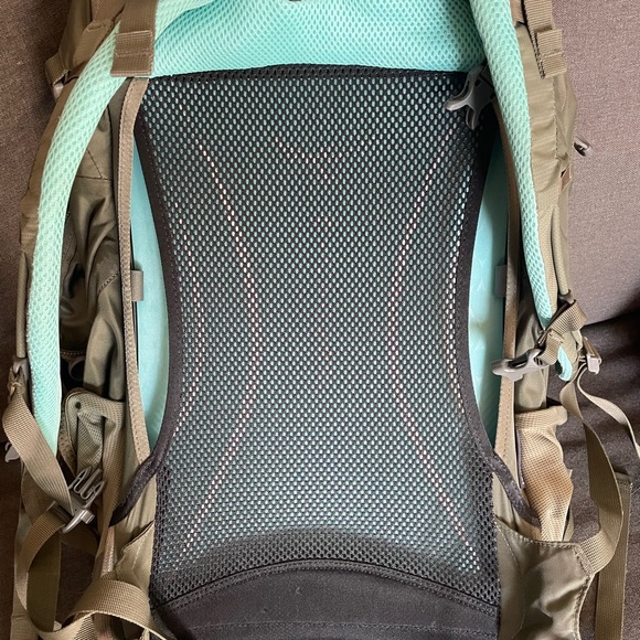 Osprey backback - Picture 3 of 4